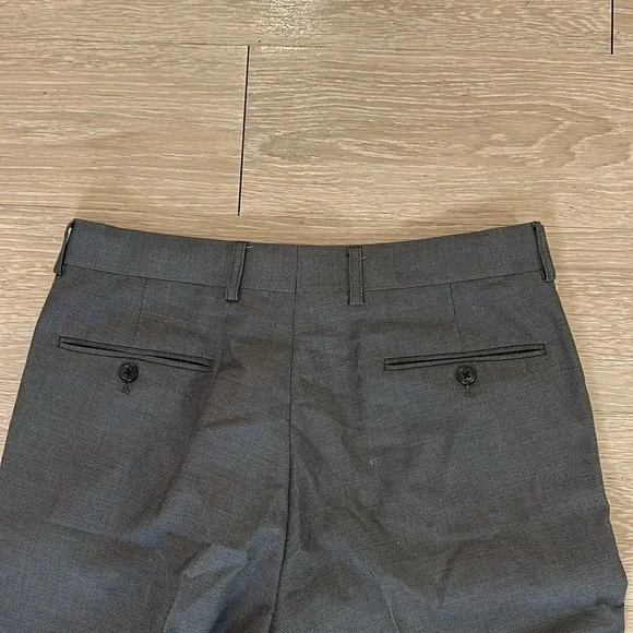 Grey Tailored Suit Brand: Beverly Hills Polo Club Suit Size: 38R Pant Size: 32WR - Picture 11 of 13